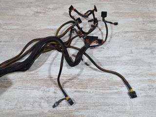 Fuente Corsair CX600 (600W)