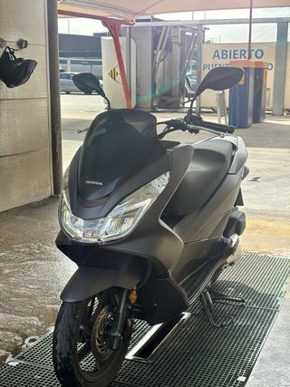 Honda PCX 125cc Scooter