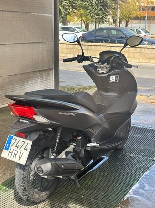 Honda PCX 125cc Scooter