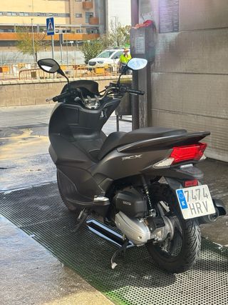 Honda PCX 125cc Scooter