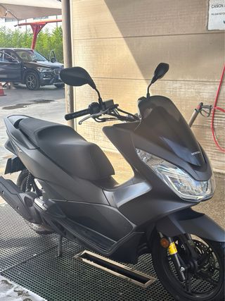 Honda PCX 125cc Scooter