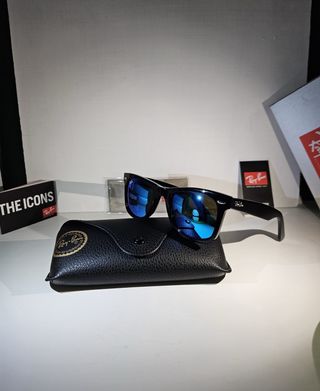 Occhiali Ray Ban Wayfarer neri lenti blu
