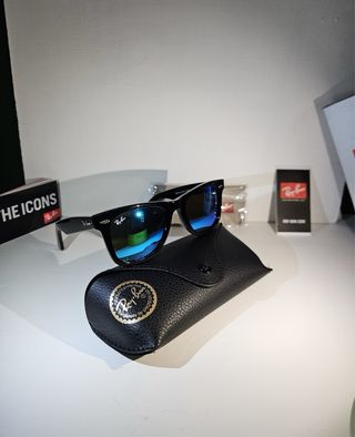 Occhiali Ray Ban Wayfarer neri lenti blu