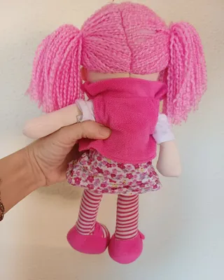 Muñeca de trapo rosa