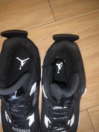 Zapatillas Jordan Negras y Blancas