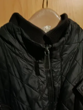 Abrigo acolchado negro de calidad