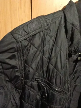 Abrigo acolchado negro de calidad