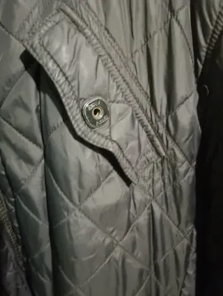 Abrigo acolchado negro de calidad