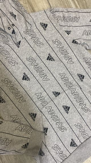 Felpa Adidas grigia con logo