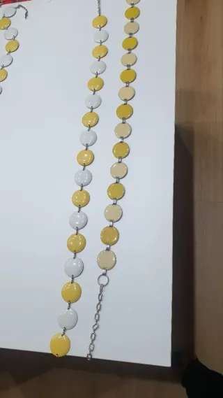 Cintura con dischi bianchi e gialli