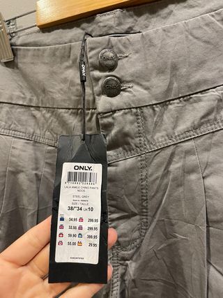 Pantalones grises ONLY con etiqueta