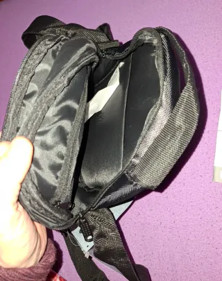 Mochila bandolera antirrobo negra