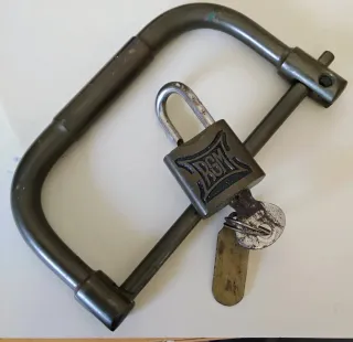 Asa y candado antiguo petate