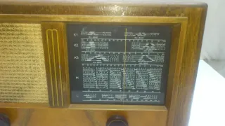 Radio antigua de .válvulas Normende 398