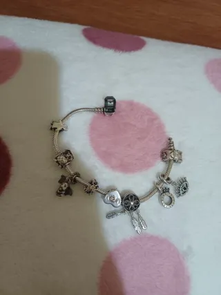 Pulsera Pandora con charms