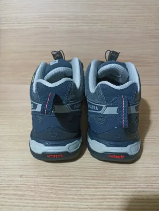 Botas de montaña Salomon azules y grises