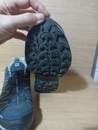 Botas de montaña Salomon azules y grises