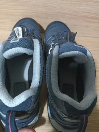 Botas de montaña Salomon azules y grises