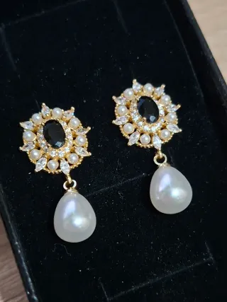 Pendientes vintage con perla y piedra negra