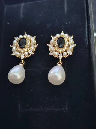 Pendientes vintage con perla y piedra negra