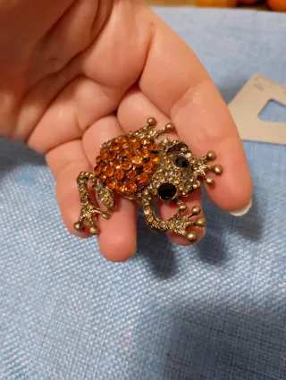 Spilla ranocchio ambra e oro