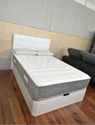 Colchón , canapé, cabecero , somieres,  base tapiz