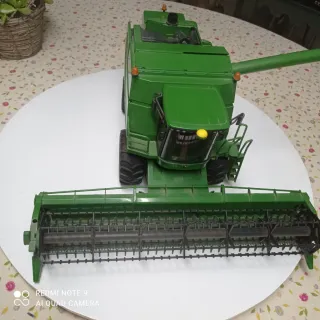 Cosechadora John Deere 1:16