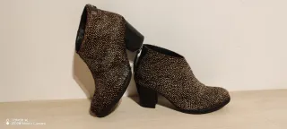 Botines de mujer beige y negro