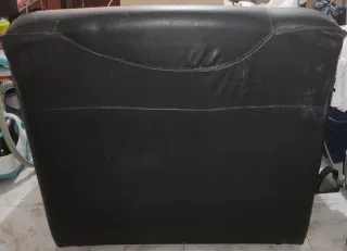 Sillón de cuero negro