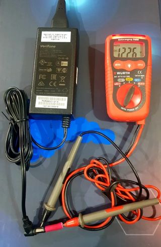 Cargador Data fono VERIFONE AU-79 0n 12V-2A