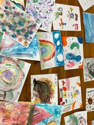 Niñera con experiencia familiar y responsabilidad