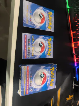Caja cartas Pokémon año 1999, Guía Inicial y Libro