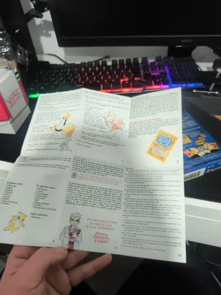 Caja cartas Pokémon año 1999, Guía Inicial y Libro