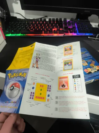 Caja cartas Pokémon año 1999, Guía Inicial y Libro
