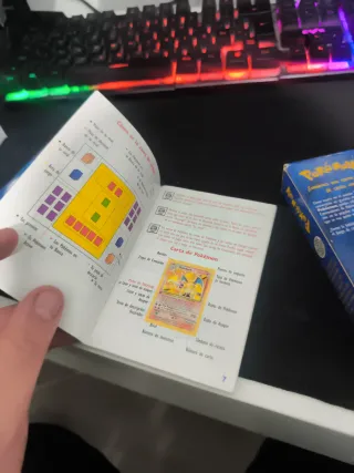 Caja cartas Pokémon año 1999, Guía Inicial y Libro