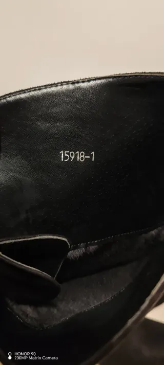 Botas altas negras con cordones