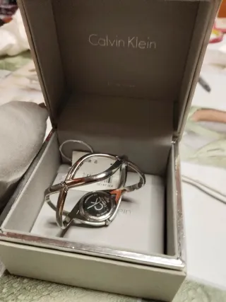 Reloj Calvin Klein Mujer Plata y Blanco