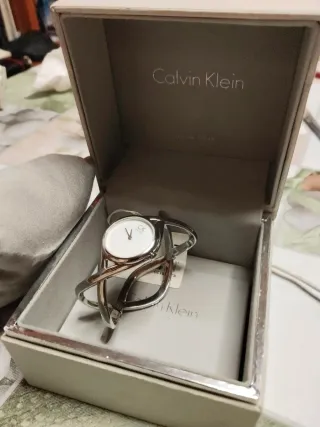 Reloj Calvin Klein Mujer Plata y Blanco