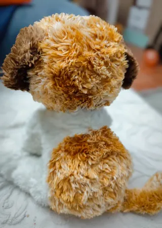 Peluche perro suave blanco y marrón