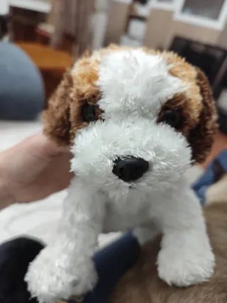 Peluche perro suave blanco y marrón