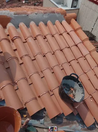 CUBIERTAS Y TEJADOS R.Y.M.