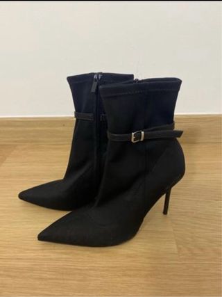 Botines de tacón Zara negros