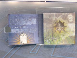 La Estrella Compostelana. Pulsera o collar de cuero y metal.