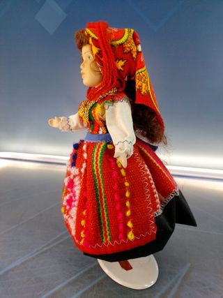 Kiana. Bambola in porcellana di Viana, Portogallo.