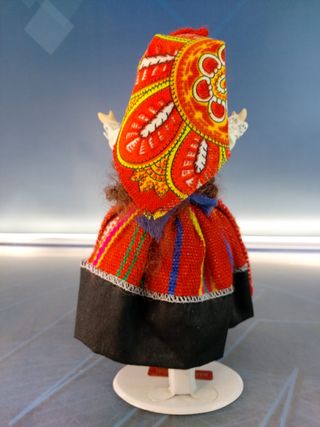 Kiana. Bambola in porcellana di Viana, Portogallo.