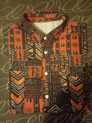 Camisa Estampada Hombre Negra y Naranja