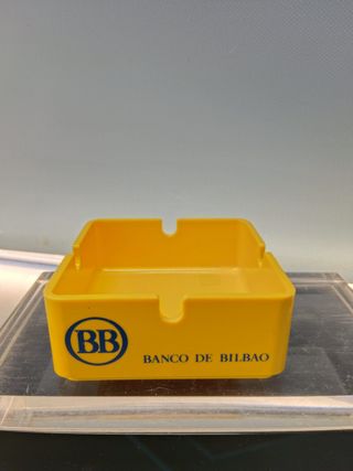 Cenicero de publicidad del Banco de Bilbao, amarillo. Plastico