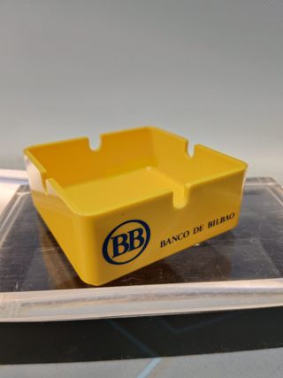 Cenicero de publicidad del Banco de Bilbao, amarillo. Plastico