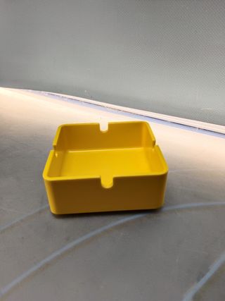 Cenicero de publicidad del Banco de Bilbao, amarillo. Plastico