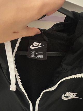 Chaqueta Nike Negra con Capucha